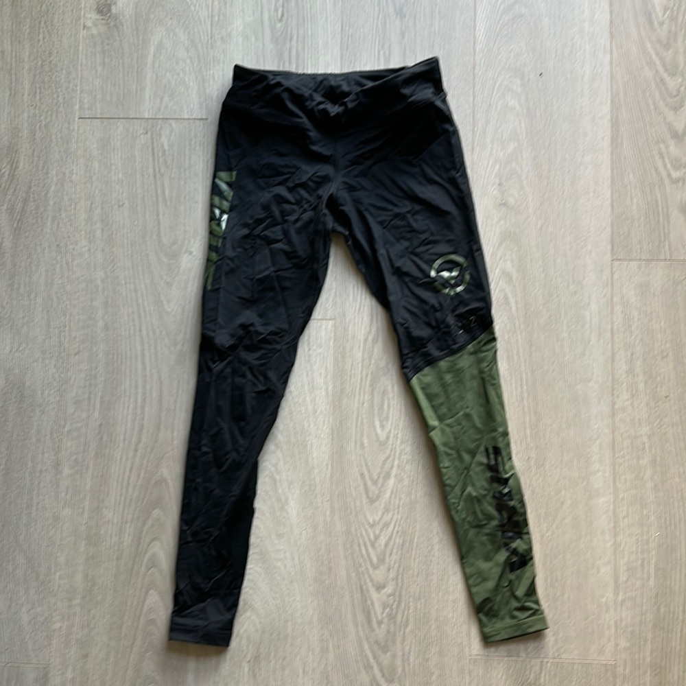 Virus Intl Leggings